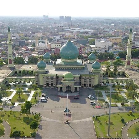 Sabrina Hotel Sisingamangaraja Pekanbaru Esterno foto