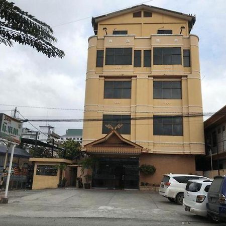 Sabrina Hotel Sisingamangaraja Pekanbaru Esterno foto