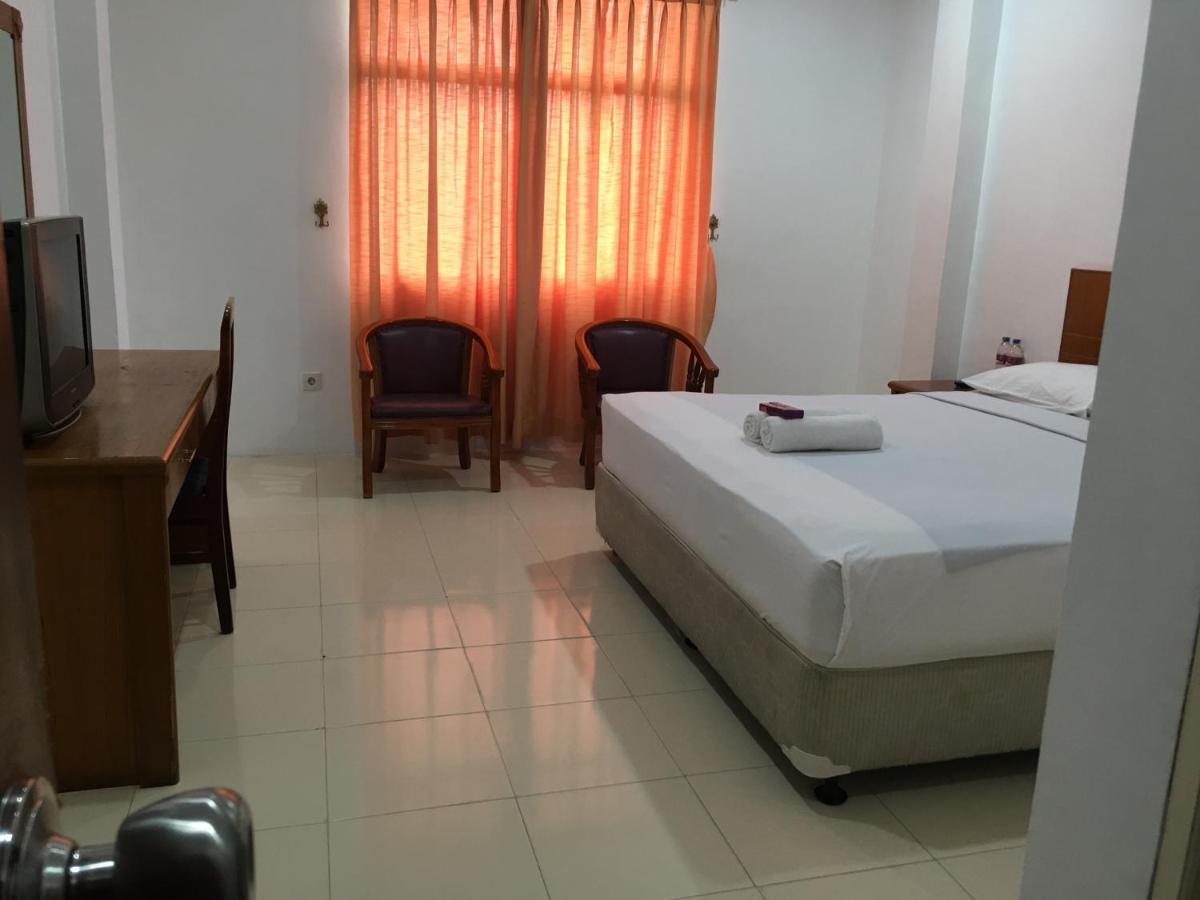 Sabrina Hotel Sisingamangaraja Pekanbaru Esterno foto