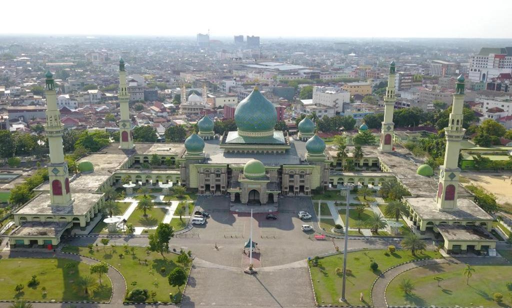 Sabrina Hotel Sisingamangaraja Pekanbaru Esterno foto