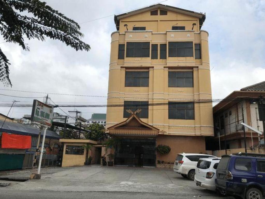 Sabrina Hotel Sisingamangaraja Pekanbaru Esterno foto